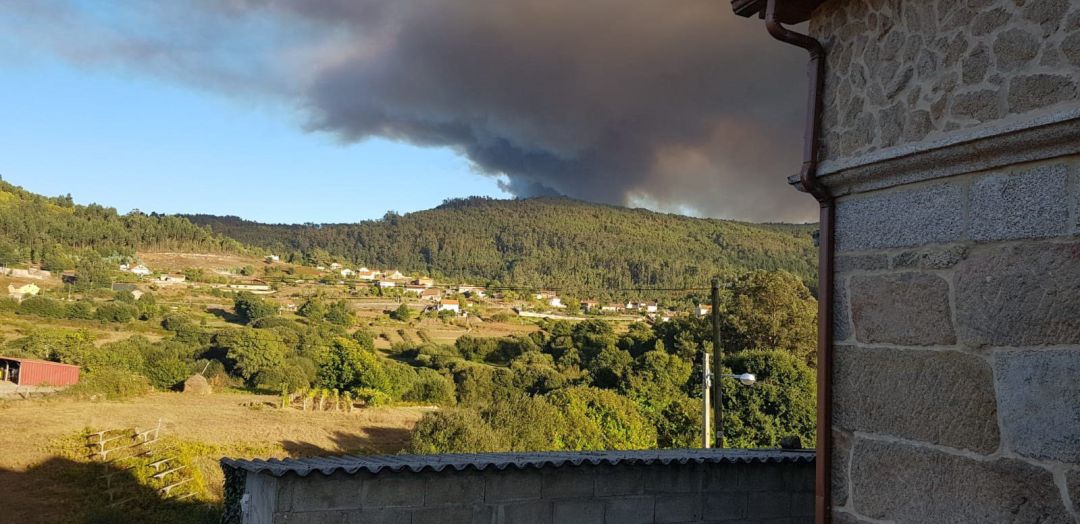 Incendio este domingo 7 de octubre en Mondariz Incendio este domingo 7 de octubre en Mondariz