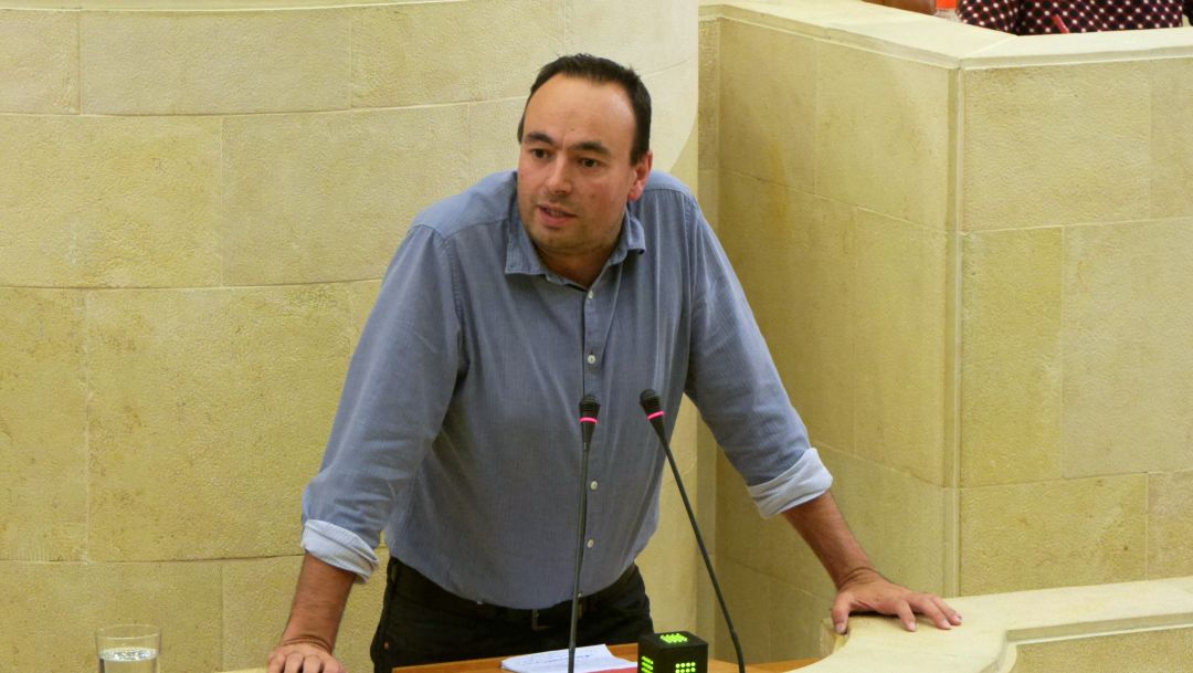 José Ramón Blanco, durante una intervención en el Parlamento de Cantabria. José Ramón Blanco, durante una intervención en el Parlamento de Cantabria.
