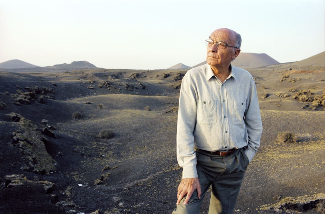 Saramago en Lanzarote en una fotografía de 2002 Saramago en Lanzarote en una fotografía de 2002