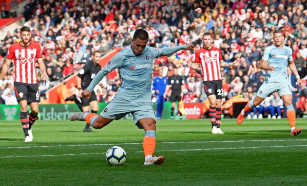 Hazard tirando el penalti que supondría el 0-1 de su equipo Hazard tirando el penalti que supondría el 0-1 de su equipo