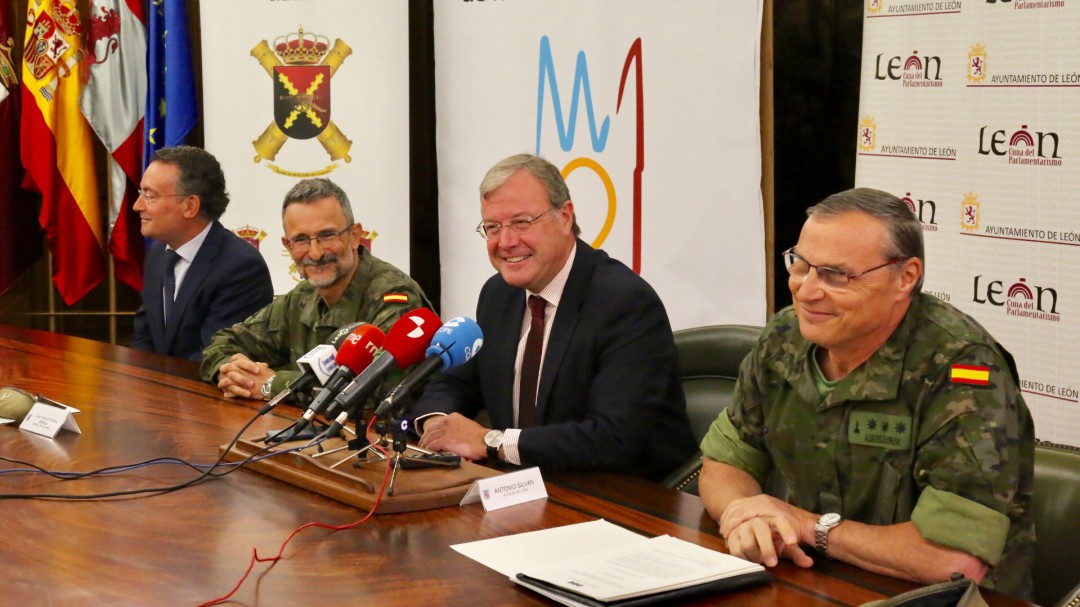 Silván anima a los leoneses a participar en la jura de bandera