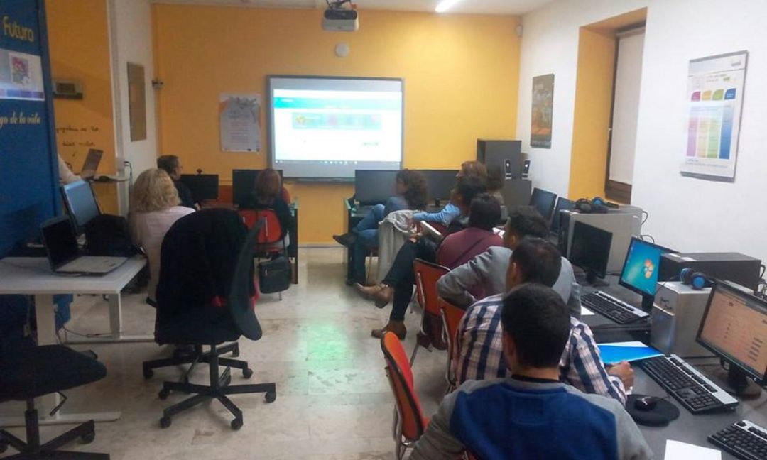 El Aula Mentor acoge diferentes cursos de formación a lo largo del año El Aula Mentor acoge diferentes cursos de formación a lo largo del año