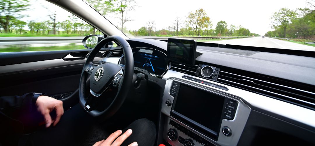 Los ataques al Internet de las Cosas tienen en los coches 'inteligentes' una de sus dianas. Los ataques al Internet de las Cosas tienen en los coches 'inteligentes' una de sus dianas.