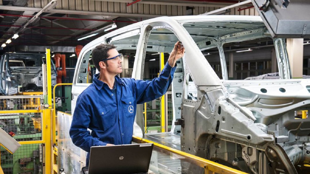 Mercedes ante la incertidumbre: cierra esta semana por la crisis del diésel