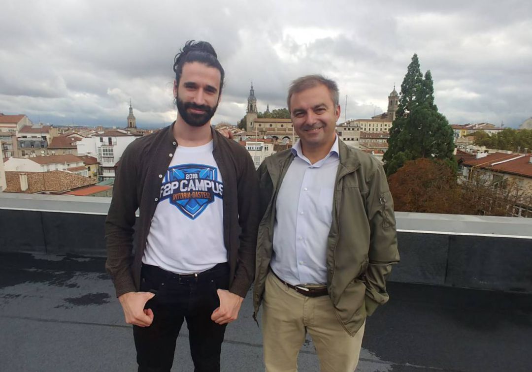 Álex Camarero y David Montero en los estudios de SER Vitoria. Álex Camarero y David Montero en los estudios de SER Vitoria.