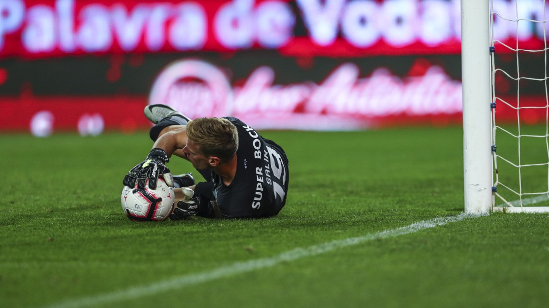 La rápida reacción que ayudó a salvar a un compañero en pleno partido