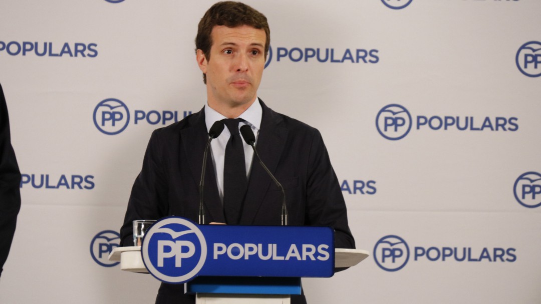 Casado busca la foto con los expresidentes, pero a Rajoy le incomoda salir junto a Aznar