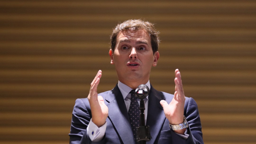 Cs negocia con PP y Podemos pedir una comisión de investigación sobre la tesis de Sánchez en el Congreso