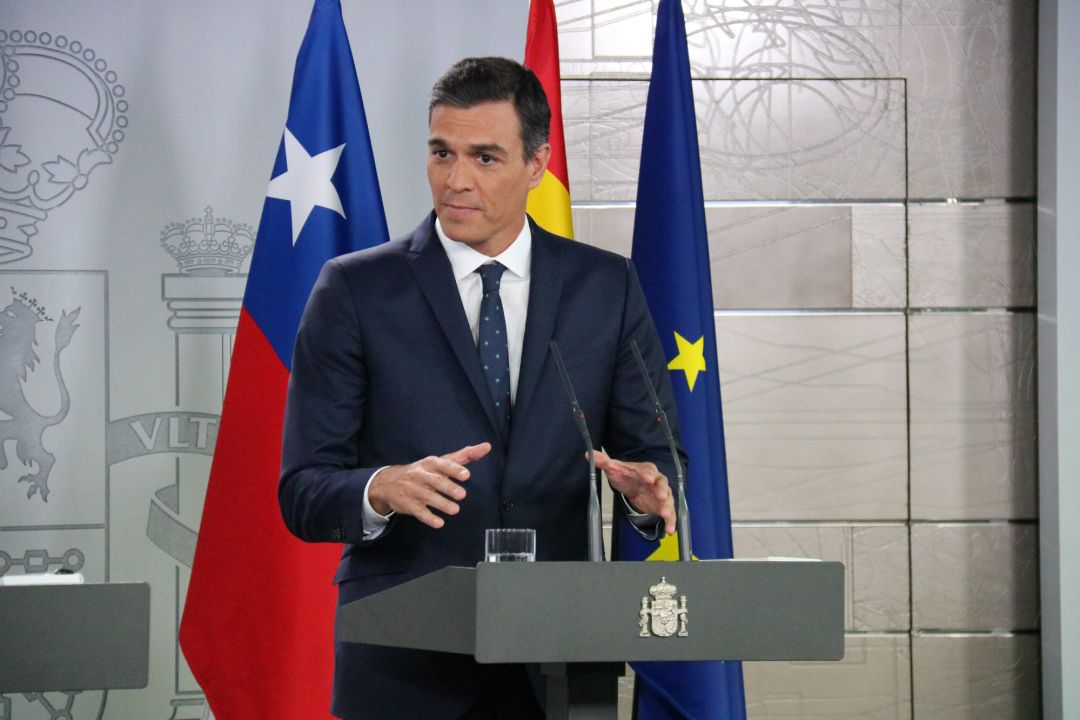 Sánchez e Iglesias pactan elevar el salario mínimo hasta los 900 euros