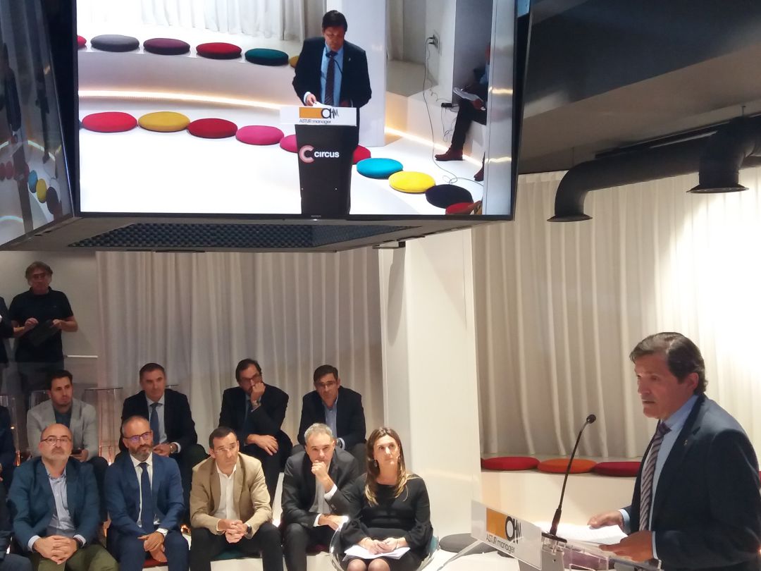 El presidente del Principado, Javier Fernández, durante su conferencia sobre La incidencia empresarial del Estado de las autonomías, en el Espacio Circus de Oviedo. El presidente del Principado, Javier Fernández, durante su conferencia sobre La incidencia empresarial del Estado de las autonomías, en el Espacio Circus de Oviedo.