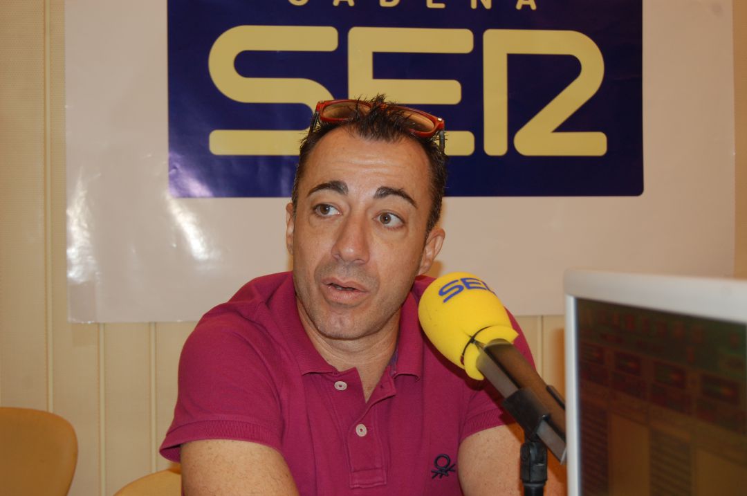 Humberto Otero en los estudios de la Cadena SER Humberto Otero en los estudios de la Cadena SER