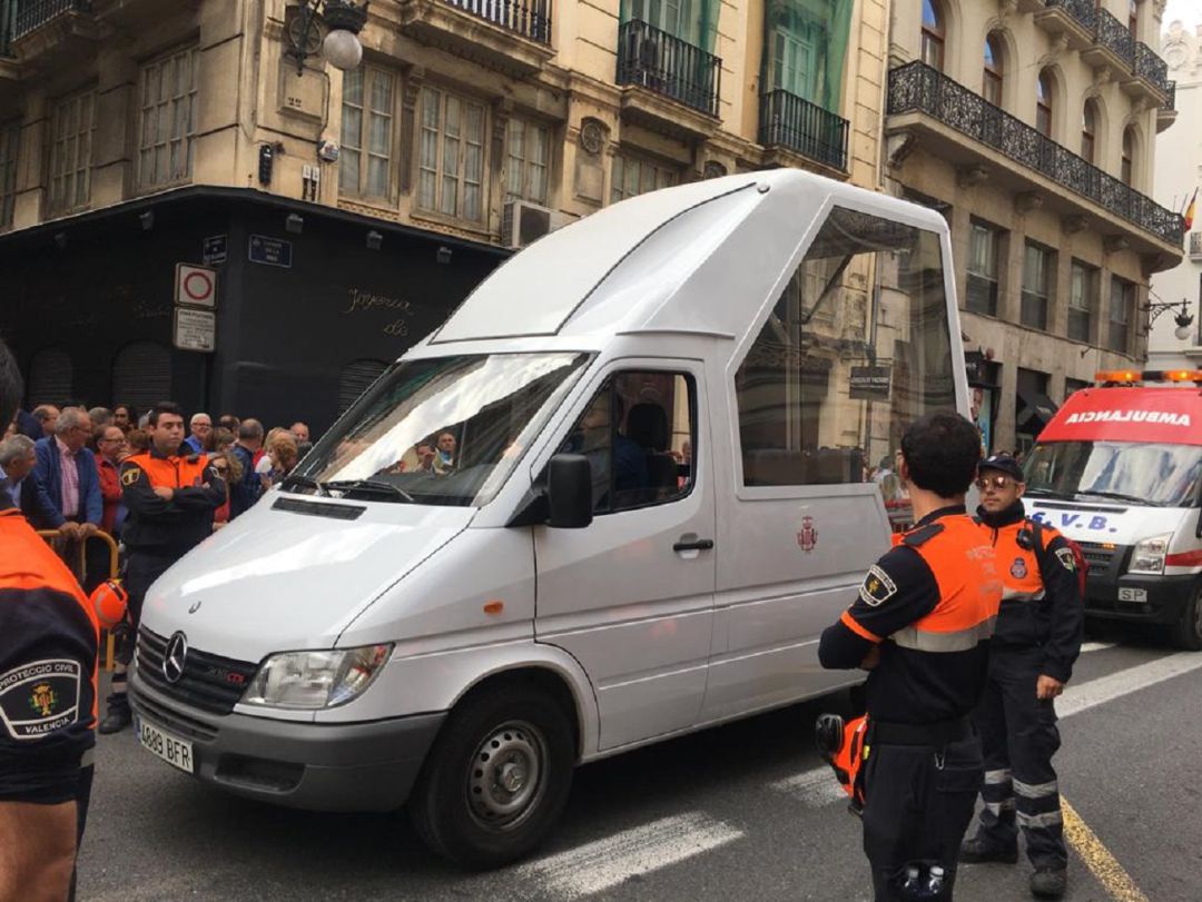 El 'Senyeramóvil', vehículo para proteger la Senyera en caso de que llueva El 'Senyeramóvil', vehículo para proteger la Senyera en caso de que llueva