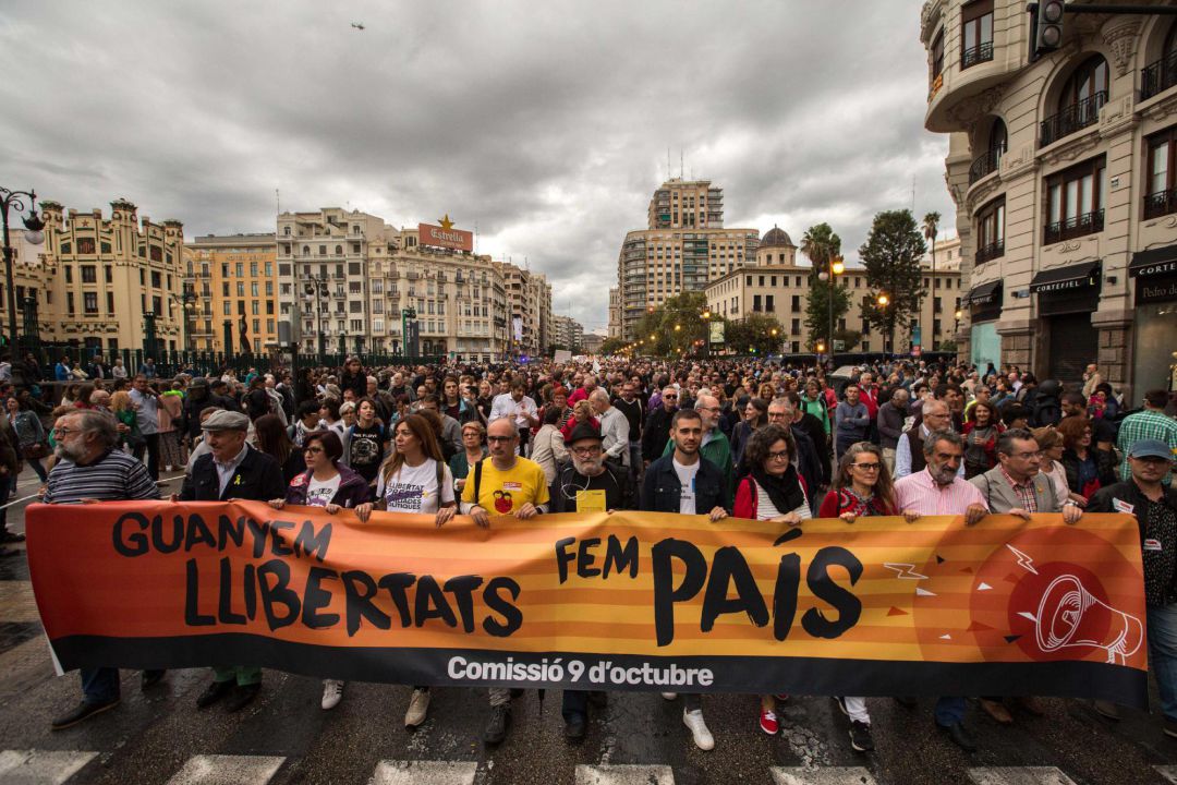 Cabecera de la manifestación convocada hoy por la Comissió 9 d'Octubre que recorre el centro de Valencia Cabecera de la manifestación convocada hoy por la Comissió 9 d'Octubre que recorre el centro de Valencia