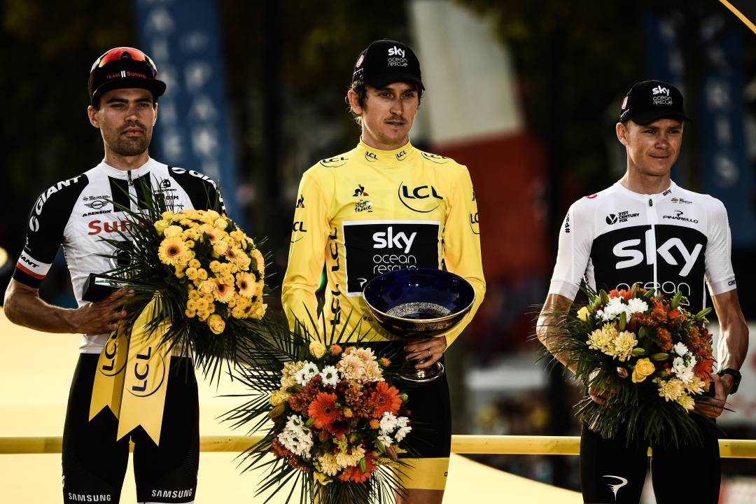 Geraint Thomas, con su trofeo de ganador del Tour. Geraint Thomas, con su trofeo de ganador del Tour.