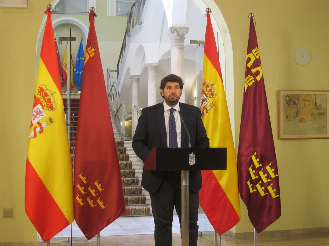 López Miras colgará la bandera de España en la sede regional del PP López Miras colgará la bandera de España en la sede regional del PP