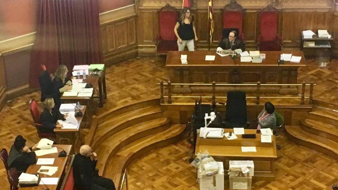El acusado de asesinar a su mujer de 47 puñaladas pide prisión permanente revisable