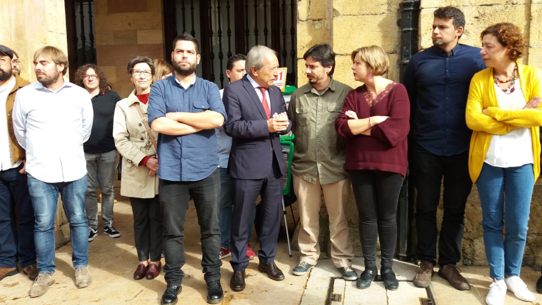 Estoy aquí para dar la cara. Seguiré trabajando, dice el concejal de Oviedo amenazado