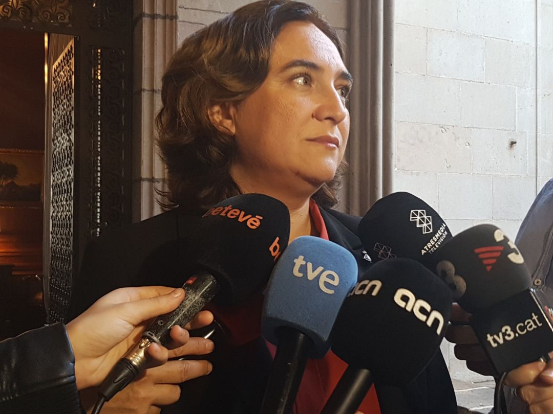 Barcelona frena els ajuts socials per no passar-se del pressupost Barcelona frena els ajuts socials per no passar-se del pressupost