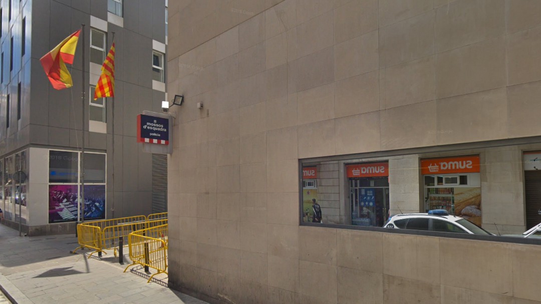 Els Mossos desinfecten de sarna la comissaria de Ciutat Vella