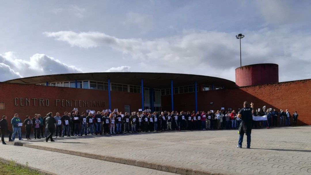 Agresiones a cinco funcionarios tensan las demandas en la cárcel