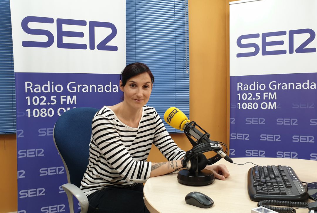 La escritora Clara Peñalver, en Radio Granada La escritora Clara Peñalver, en Radio Granada