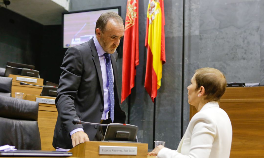 Javier Esparza (UPN), y la presidenta del Gobierno de Navarra, Uxue Barkos Javier Esparza (UPN), y la presidenta del Gobierno de Navarra, Uxue Barkos