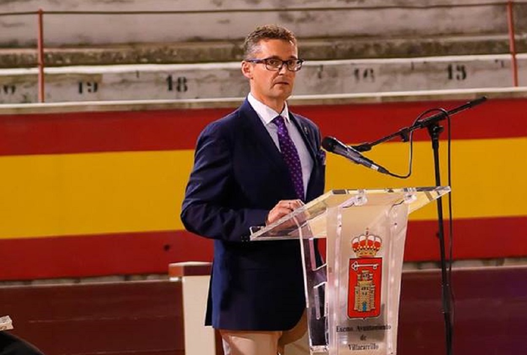 Francisco Miralles, alcalde de Villacarrillo, en un acto público este verano Francisco Miralles, alcalde de Villacarrillo, en un acto público este verano