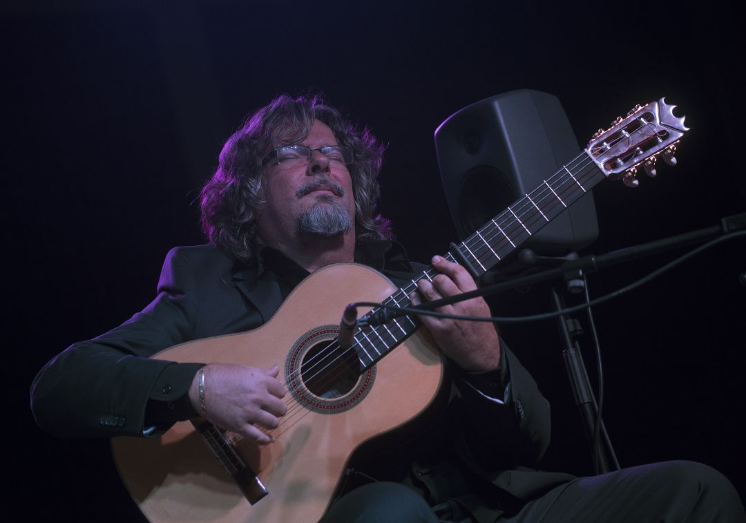 El guitarrista Juan Ramón Caro El guitarrista Juan Ramón Caro