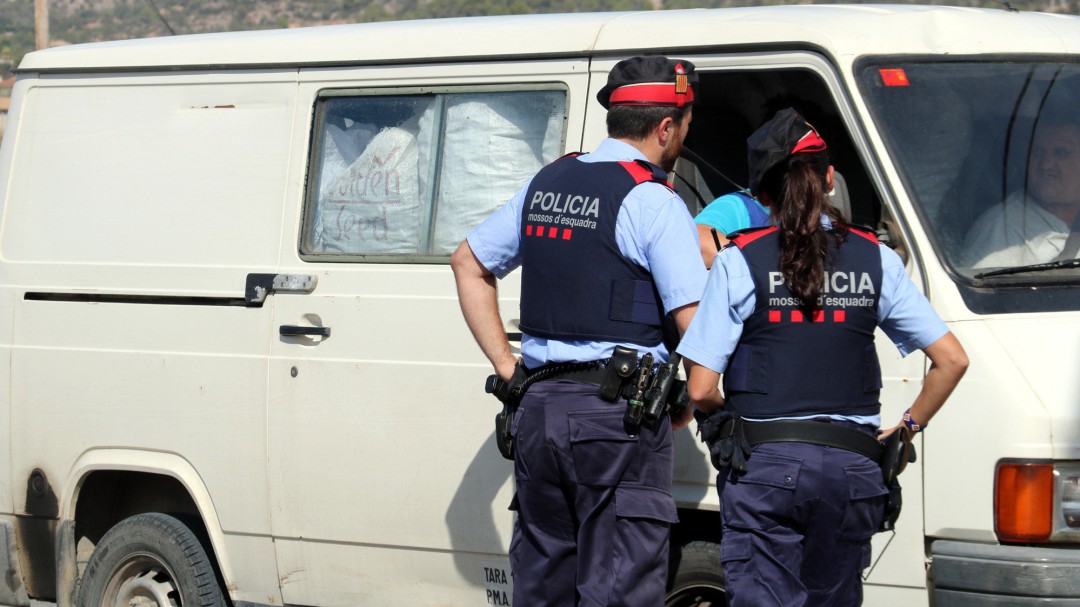 Un juez de Cornellà cita a siete responsables de los Mossos por el 1-O