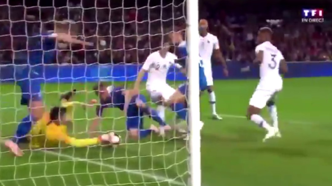 Lloris: cuádruple parada ante Islandia en la misma jugada