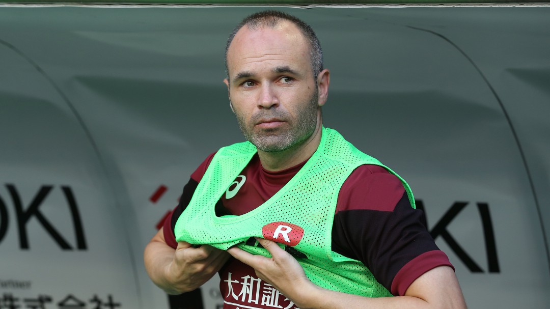 El Vissel Kobe suspende a un jugador por filtrar una noticia sobre Iniesta