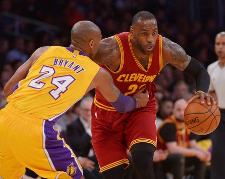 James y Bryant se enfrentan en la última temporada de este último en la NBA James y Bryant se enfrentan en la última temporada de este último en la NBA