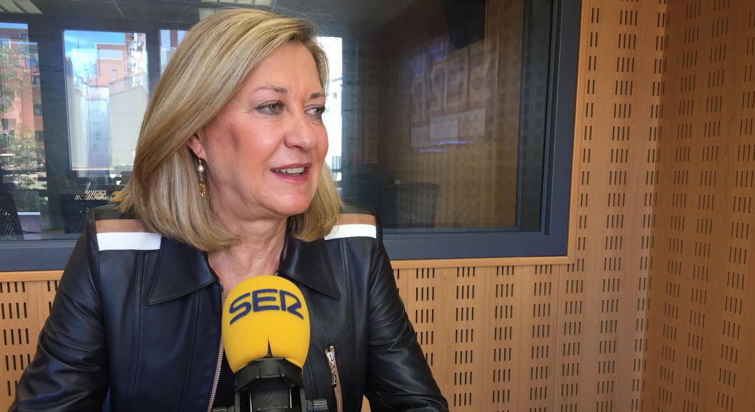 La consejera de Economía y Hacienda, en los estudios de Radio Valladolid La consejera de Economía y Hacienda, en los estudios de Radio Valladolid
