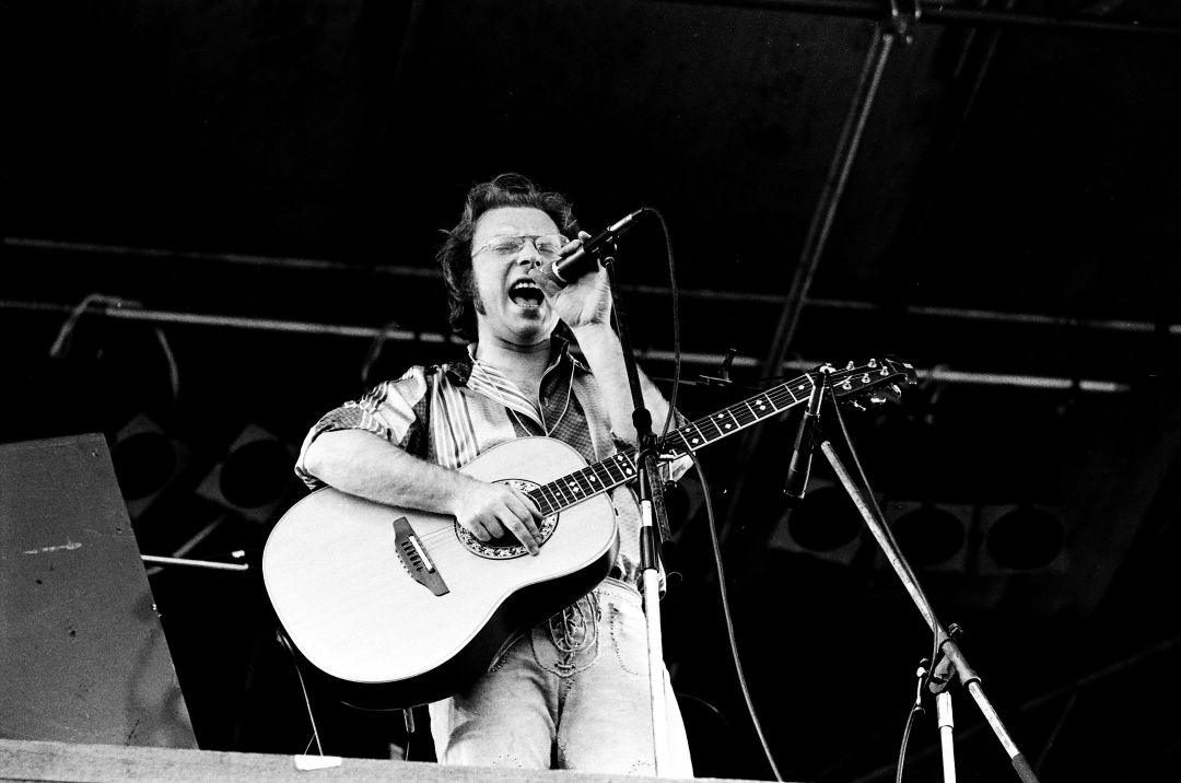 Van Morrison durante una actuación en 1974 Van Morrison durante una actuación en 1974