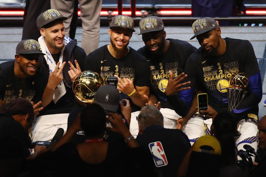 LeBron y Lakers derrotan a Warriors LeBron y Lakers derrotan a Warriors
