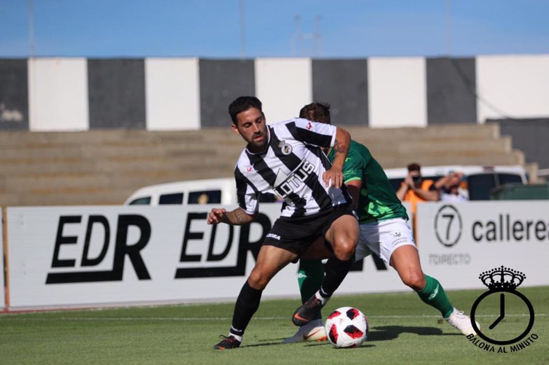 Pirulo durante el partido. Pirulo durante el partido.