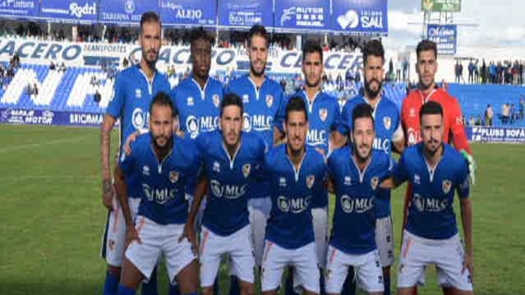 Tres goles de Javi Bolo y victoria en un partido de trámite para el Linares