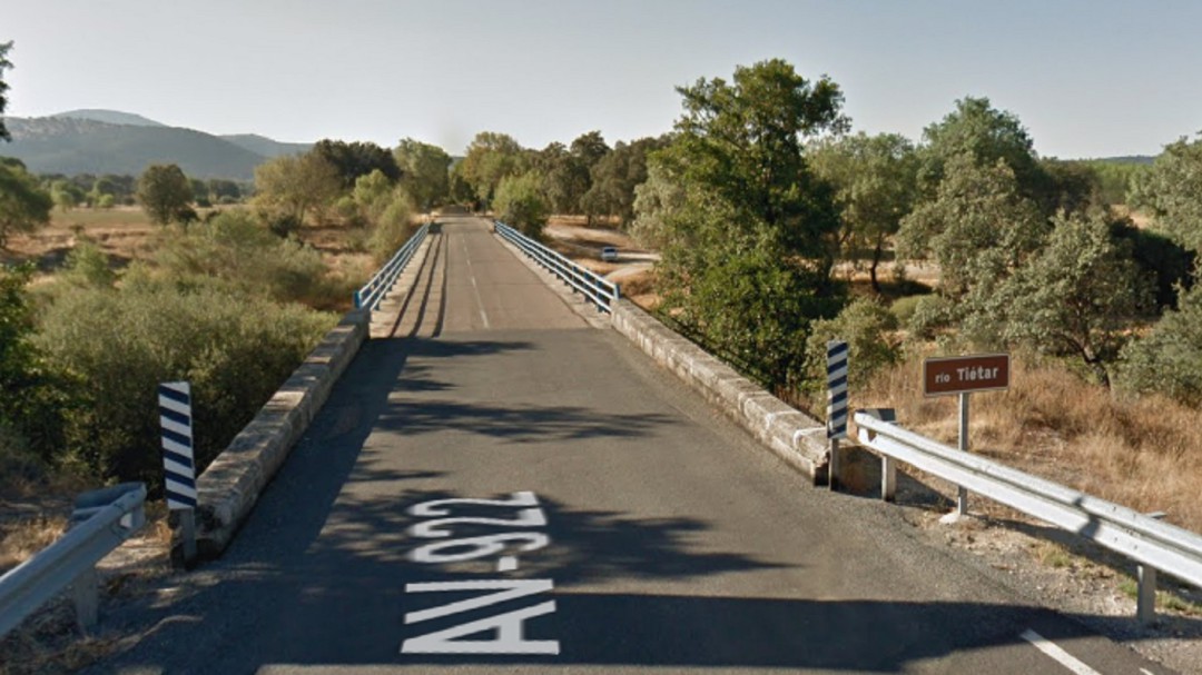 Fallece el conductor de una grúa en un accidente en Pedro Bernardo