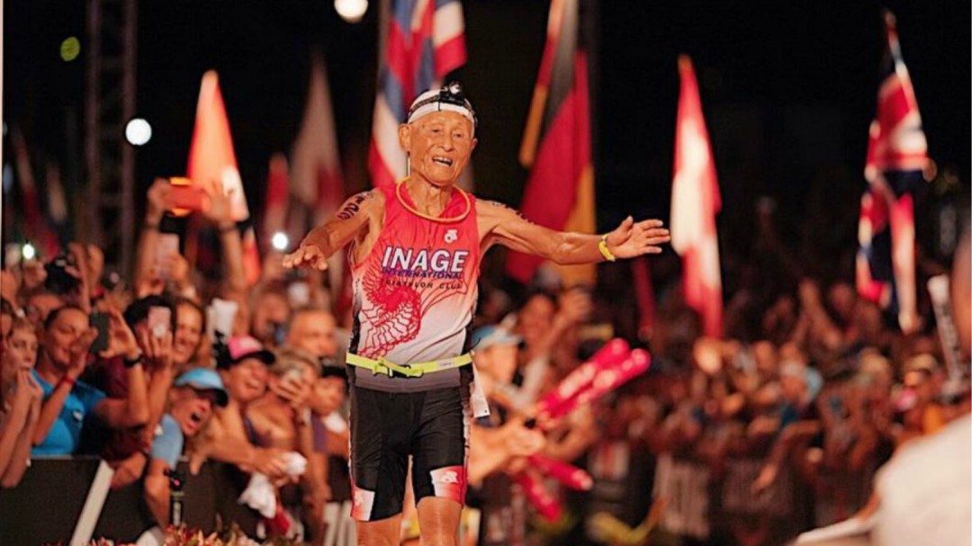 El hombre de 86 años que terminó un Ironman