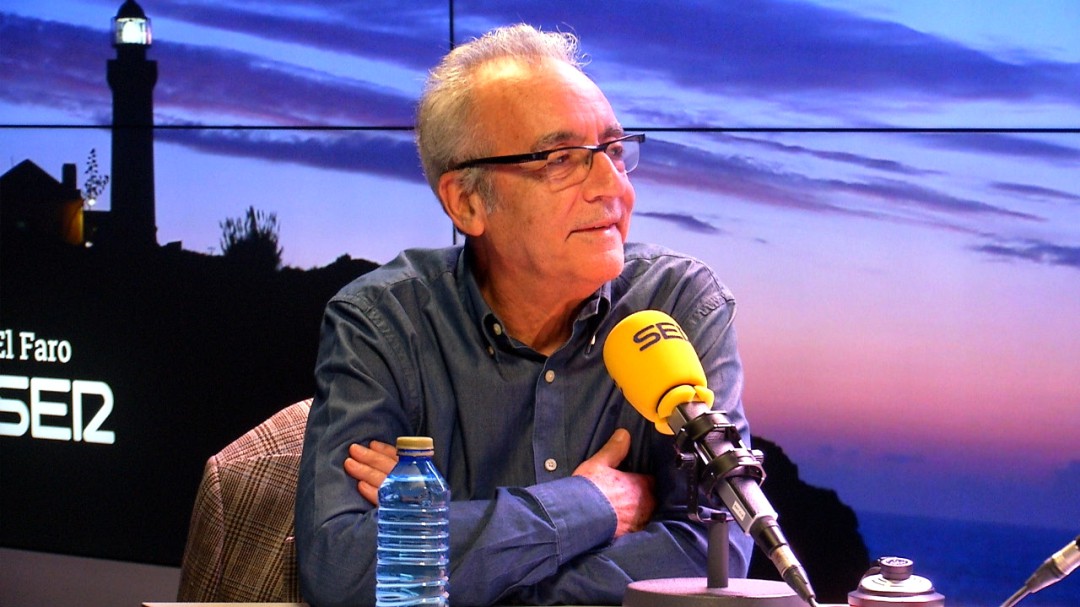 Juan José Millás: Se me ha pasado por la cabeza montarme la oficina en el tren