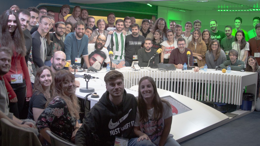 La Vida Moderna es que un facha te mande un audio y digas que tienes un mensaje de VOX