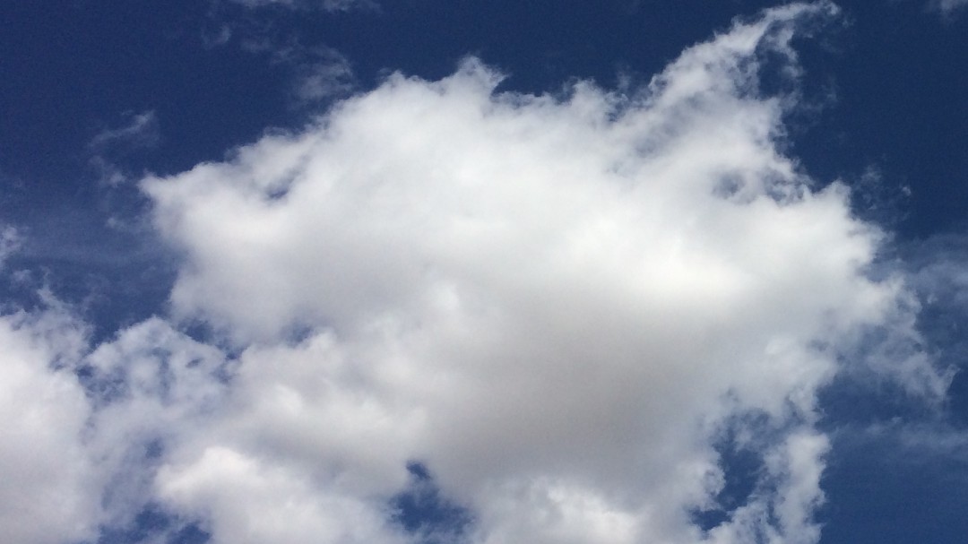 Hoy se prevén cielos nubosos por la mañana y casi despejados, por la tarde