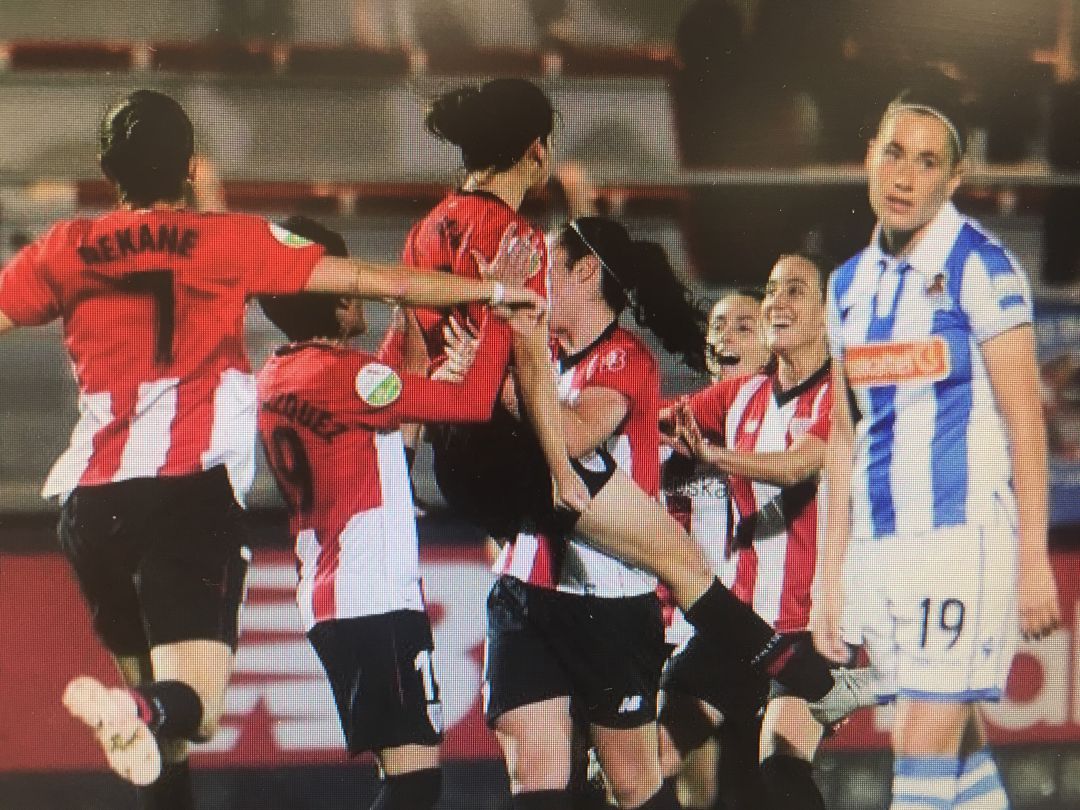 El Athletic remonta a la Real con dos goles de Lucía García (2-1) El Athletic remonta a la Real con dos goles de Lucía García (2-1)