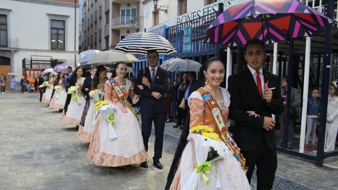 Suspenden la procesión por el tiempo