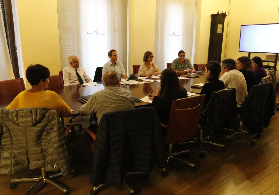 La comissió d'absentisme escolar controla 64 famílies de Girona