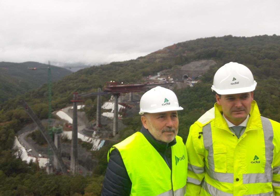 El Delegado del Gobierno mantiene la puesta en marcha del AVE en 2020