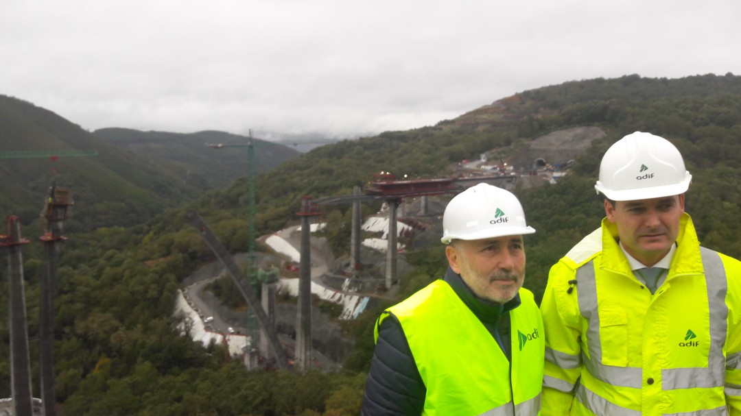 El Delegado del Gobierno mantiene la puesta en marcha del AVE en 2020