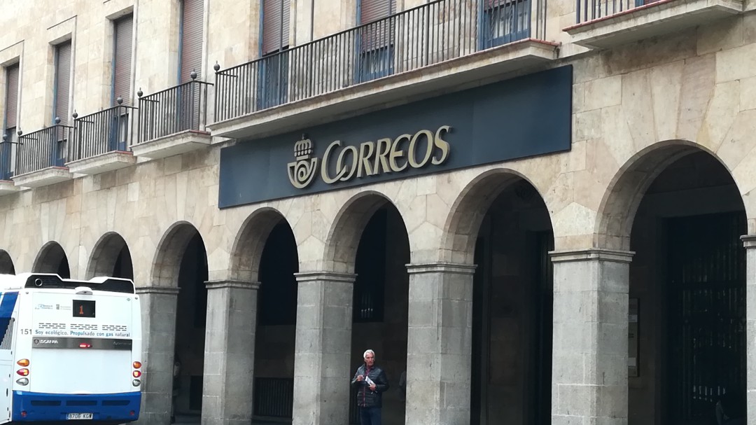Las 'tripas' de Correos: conocemos cómo funciona el envío de nuestras cartas