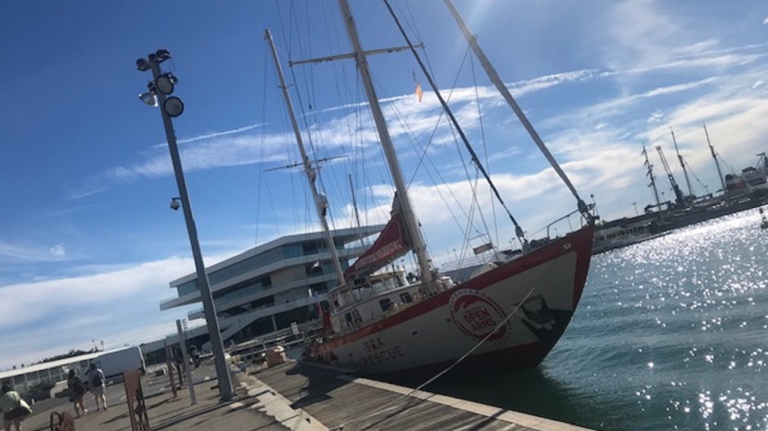 Open Arms atraca el Astral en Valencia