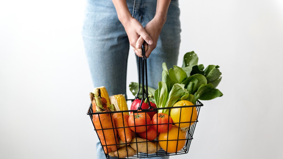 Etiquetas sencillas que identifiquen rápido los nutrientes de riesgo en los alimentos